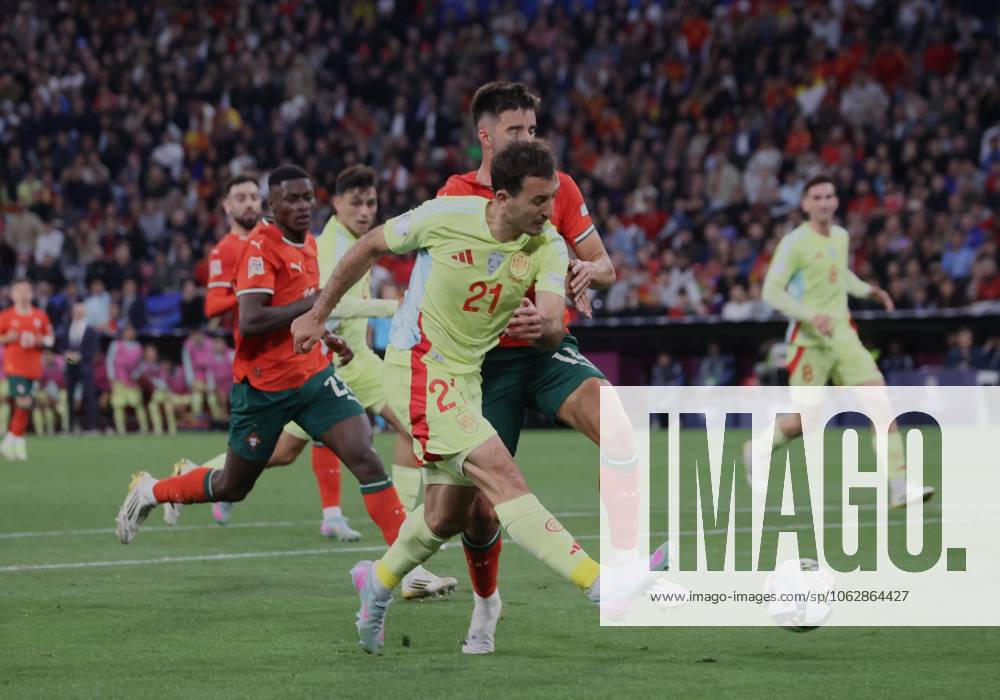 Spains 21 Mikel OYARZABAL scores to make it 1 2 Football Portugal Spain Football UEFA Nations League, Portugal Spain, Final, 2024 2025 season, on 8 06 2025 in Munich, A L L I A N Z A R E N A, Germany Source Copyright Credit Oryk HAIST xFUSSBALL-POR-SPAx