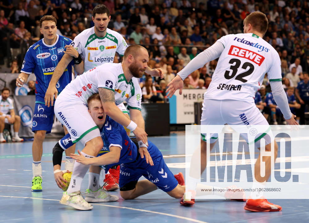 BAU 08 06 2025 Stuttgart Handball TVB Stuttgart vs SC DHFK Leipzig, front from l Moritz Preuß Leipzig , Torben Matzken Stuttgart