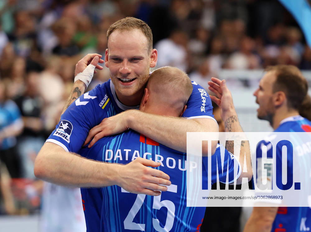 BAU 08 06 2025 Stuttgart Handball TVB Stuttgart vs SC DHFK Leipzig, Lenny Rubin TVB, above hugging Patrick Zieker