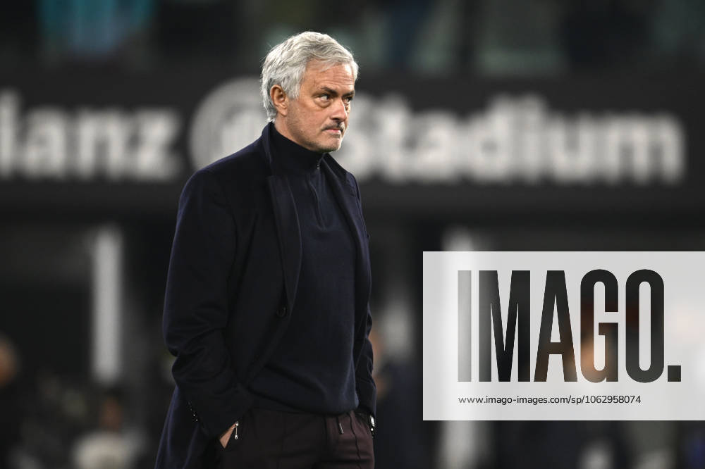 Foto Fabio Ferrari LaPresse 30 Dicembre 2023 -Torino, Italia - - Juventus vs Roma - Campionato italiano di calcio Serie A TIM 2023 2024 - Allianz Stadium. Nella foto: Jos& xe9; Mourinho (AS Roma) December 30, 2023 Turin, Italy - sport soccer - Juventus vs Roma - Italian Football Championship League A TIM 2023 2024 - Allianz Stadium In the pic: Jos& xe9; Mourinho (AS Roma)