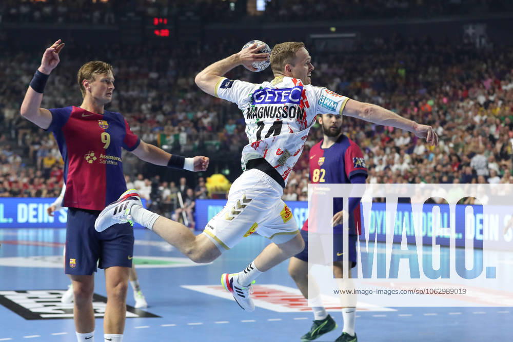 handball, EHF Champions League semi-final 2, FC Barcelona SC Magdeburg v l Omar Ingi Magnusson Magdeburg, 14 throws goal, goal scorer, scores goal, scores the goal Koeln