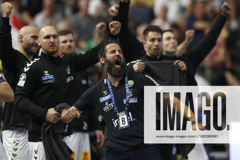 Handball, EHF Champions League Semi-Final 2, FC Barcelona SC Magdeburg v l Bennet Wiegert Magdeburg, coach jubilation, goal celebration, celebrate the goal, celebration Koeln