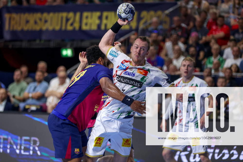 Handball, Semi-final TruckScout24 EHF FINAL4, LANXESS arena Cologne, FC Barcelona SC Magdeburg Felix Claar Magdeburg 07 vs Timothey N Guessan Barca FC Barcelona ESP 19 North Rhine-Westphalia Germany