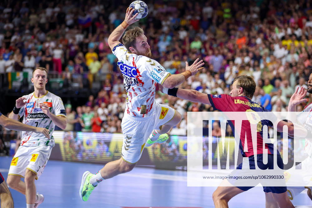 Handball, Semi-final TruckScout24 EHF FINAL4, LANXESS arena Cologne, FC Barcelona SC Magdeburg Albin Lagergren Magdeburg 21 vs Jonathan Carlsbogard Barca FC Barcelona ESP 09 Nordrhein Westfalen Germany