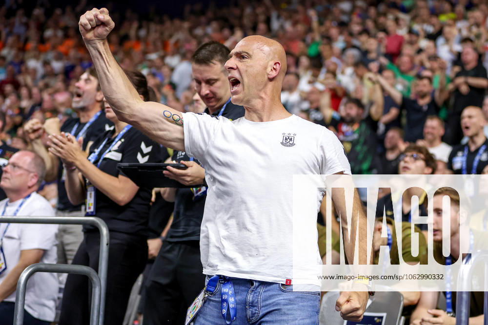 Handball, Semi-final TruckScout24 EHF FINAL4, LANXESS arena Cologne, FC Barcelona SC Magdeburg DIRK Roswandowicz President Presidium SC Magdeburg cheering in the stands North Rhine-Westphalia Germany