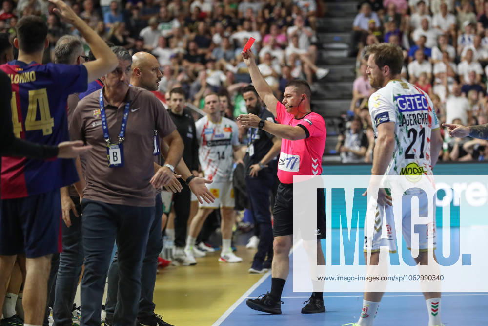 handball, EHF Champions League semi-final 2, FC Barcelona SC Magdeburg v l Thiagus Petrus Goncalves dos Santos Barcelona, 22 red card, sent off Cologne
