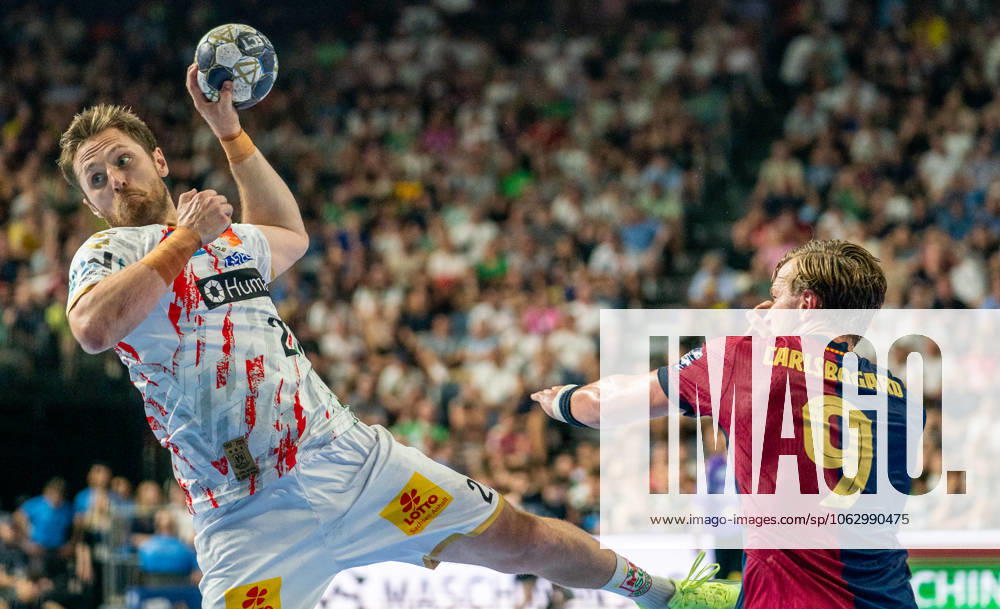 Handball, Men, Truckscout 24 EHF Final4 2024, Champions League, Final Four 2024, EHF, semi-final, FC Barcelona SC Magdeburg, Albin Lagergren SC Magdeburg, left against Jonathan Carlsbogard FC Barcelona, right Cologne Lanxess Arena North Rhine-Westphalia Germany