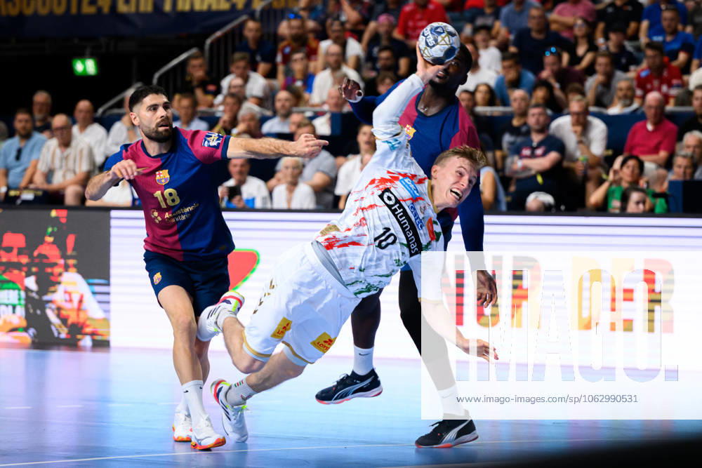 Cologne, Germany Handball EHF CL Final 4 Semifinal Barca SC Magdeburg v li Blaz Janc Barcelona , Gisli Thorgeir Kristjansson SC Magdeburg Cologne Lanxess Arena Nordrhein Westfalen Germany