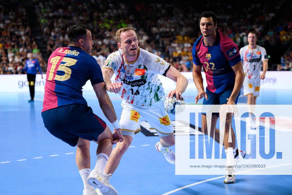 Cologne, Germany Handball EHF CL Final 4 Semi-Final Barca SC Magdeburg v li Aitor Arino Bengoechea Barcelona , Omar Ingi Magnusson SC Magdeburg , Thiagus Petrus dos Santos Barcelona Cologne Lanxess Arena Nordrhein Westfalen Germany