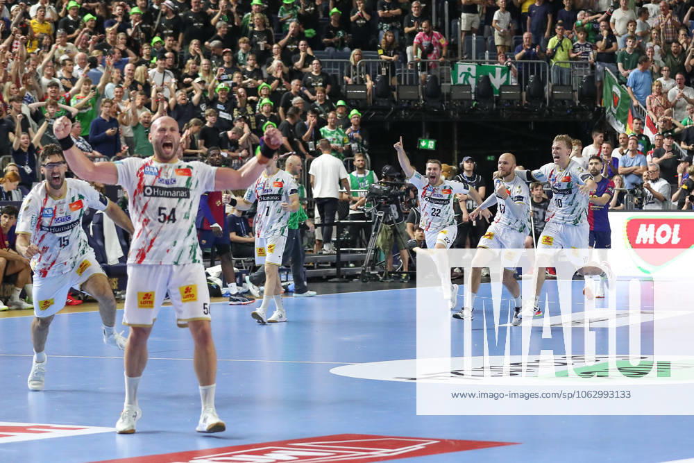 Handball, EHF Champions League Semi-Final 2, FC Barcelona SC Magdeburg v l Lukas Mertens Magdeburg, 22 , Tim Hornke Magdeburg, 17 , Gisli Thorgeir Kristjansson Magdeburg, 10 Celebrating the victory, cheering after the end of the match Cologne