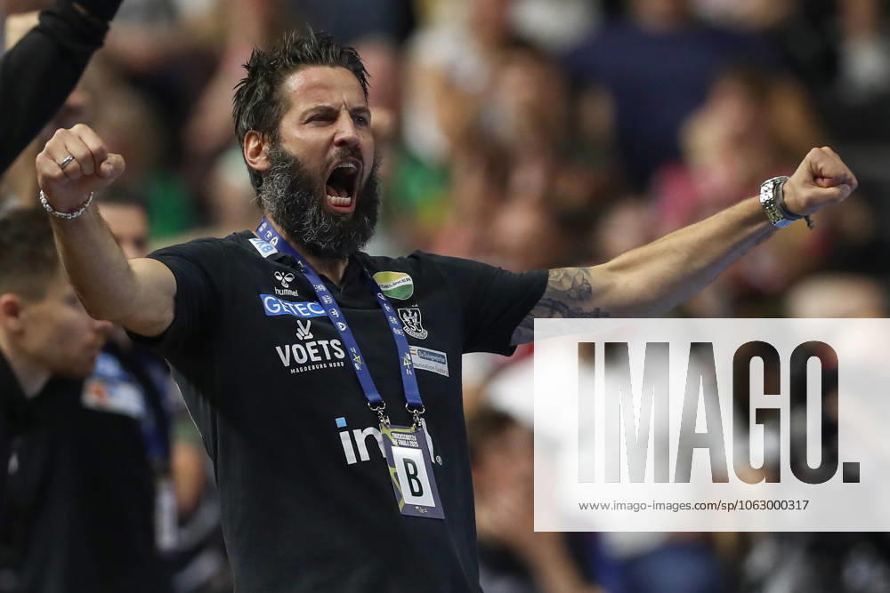 Handball, EHF Champions League Semi-Final 2, FC Barcelona SC Magdeburg v l Bennet Wiegert Magdeburg, coach jubilation, goal celebration, celebrate the goal, celebration Koeln