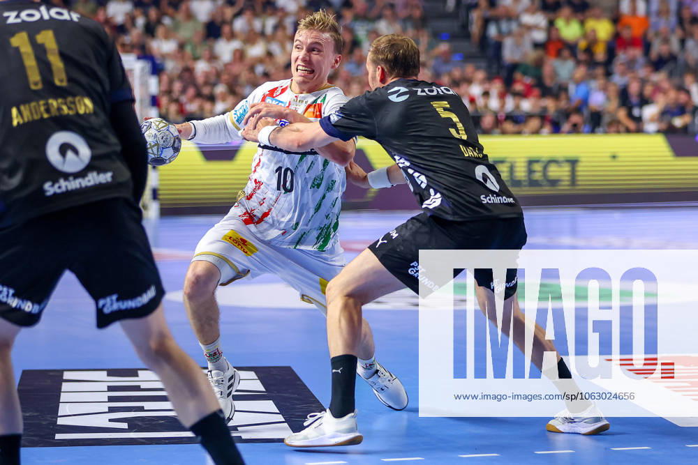 Handball, Final TruckScout24 EHF FINAL4, LANXESS arena Cologne, Füchse Berlin SC Magdeburg Gisli Kristjansson Magdeburg 10 Max Darj Fuechse Berlin 05 North Rhine-Westphalia Germany