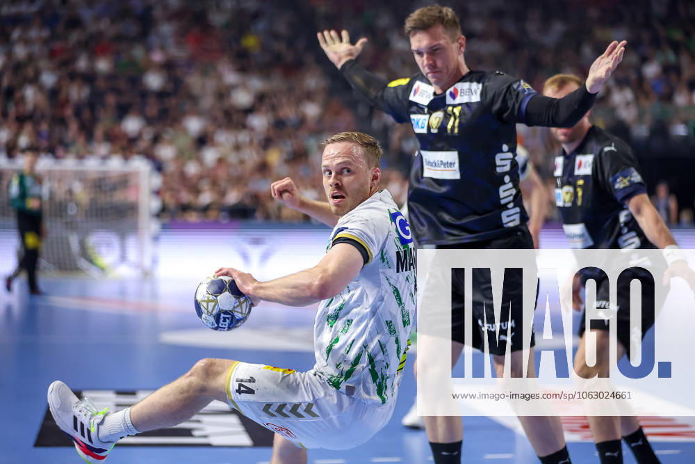 Handball, Final TruckScout24 EHF FINAL4, LANXESS arena Cologne, Füchse Berlin SC Magdeburg Omar Ingi Magnusson Magdeburg 14 Lasse Bredekjaer Andersson Fuechse Berlin 11 North Rhine-Westphalia Germany