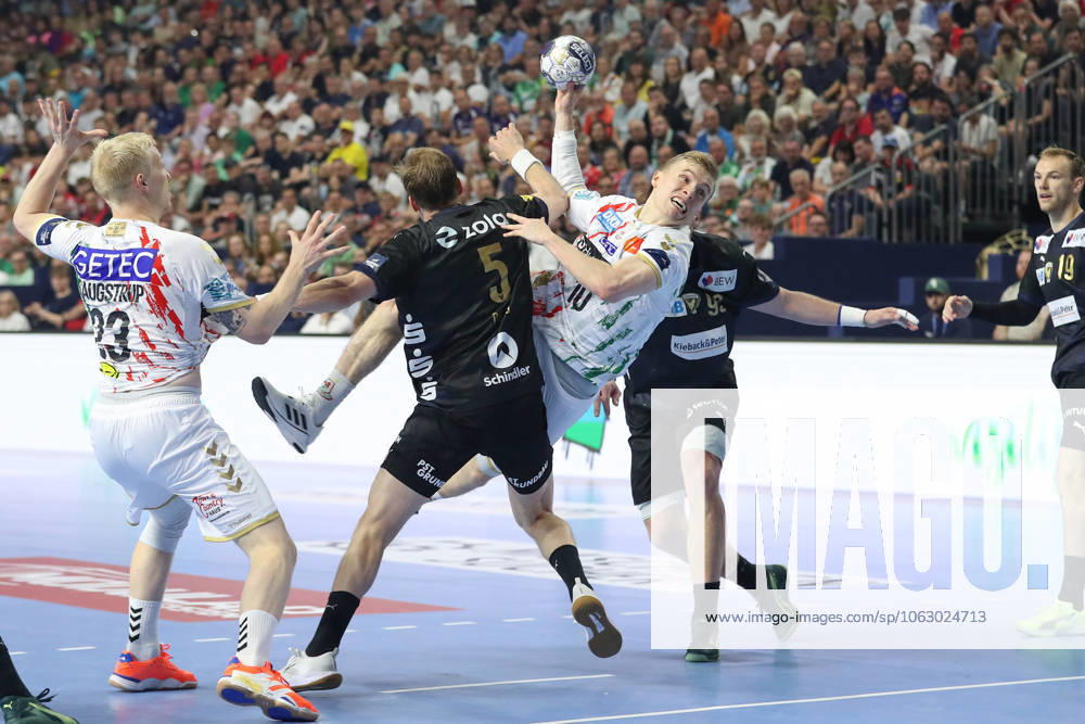 Handball, EHF Champions League Final, Füchse Berlin SC Magdeburg v l Gisli Thorgeir Kristjansson Magdeburg, 10 throws goal, Torschuetze, erzielt Tor, Treffer, scores the goal Koeln