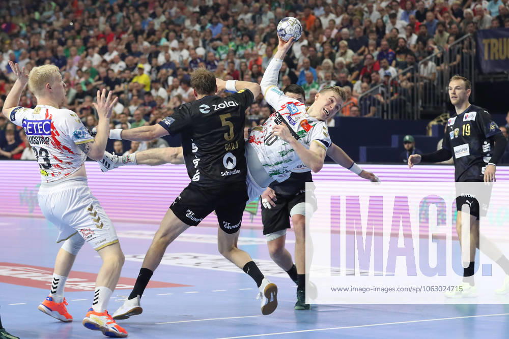 Handball, EHF Champions League Final, Füchse Berlin SC Magdeburg v l Gisli Thorgeir Kristjansson Magdeburg, 10 throws goal, Torschuetze, erzielt Tor, Treffer, scores the goal Koeln