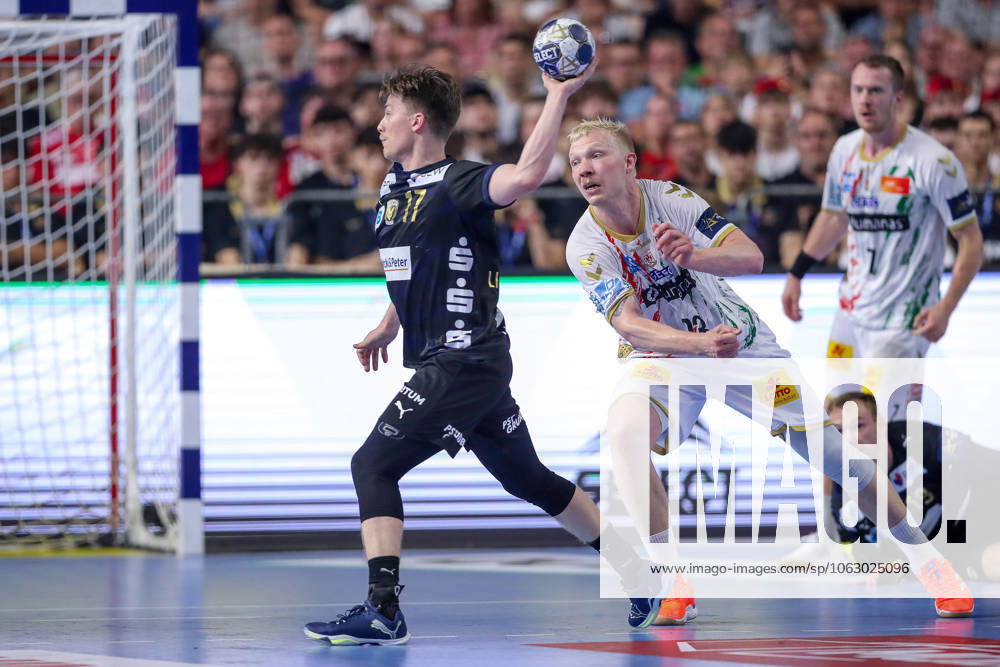 Handball, Final TruckScout24 EHF FINAL4, LANXESS arena Cologne, Füchse Berlin SC Magdeburg Nils Lichtlein Fuechse Berlin 17 Magnus Saugstrup Jensen Magdeburg 23 North Rhine-Westphalia Germany