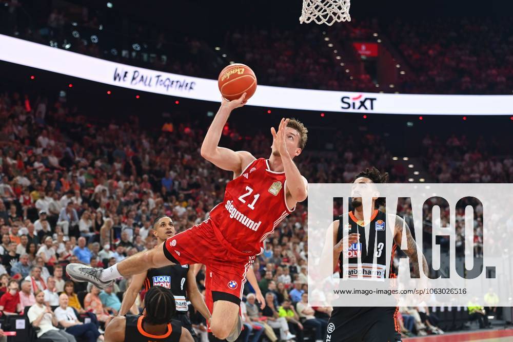 Justus HOLLATZ FCB , action,duel against Marcio SANTOS UL , Basketball BBL,season 2024 2025 1 final, FC Bayern Muenchen Ratiopharm Ulm on 15 06 2025, S A P G A R D EN