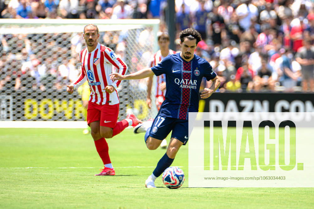 Club World Cup 25: VITINHA (17) of Paris Saint Germain dribbles the ball in a match against Atlo tico de Madrid. Sandy USA - ZUMAi207 20250615_zsp_i207_017