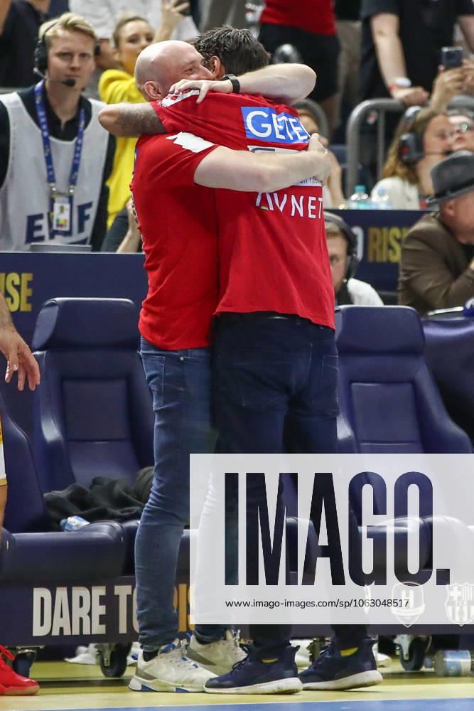 Handball, EHF Champions League Final, Fuechse Berlin SC Magdeburg f l Yves Grafenhorst Magdeburg, co-coach , Bennet Wiegert Magdeburg, coach Cheering about the victory, cheering after the end of the game Cologne