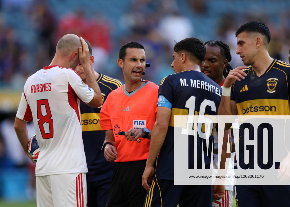 Miami Gardens, USA, 16th June 2025. Players surround referee Cesar Arturo Ramos during the CA Boca Juniors vs SL Benfica FIFA Club World Cup match at Hard Rock Stadium, Miami Gardens. Picture credit should read: David Klein Sportimage . SPI_DK_102_Boca_Juniors_Benfica SPI-3984-0101