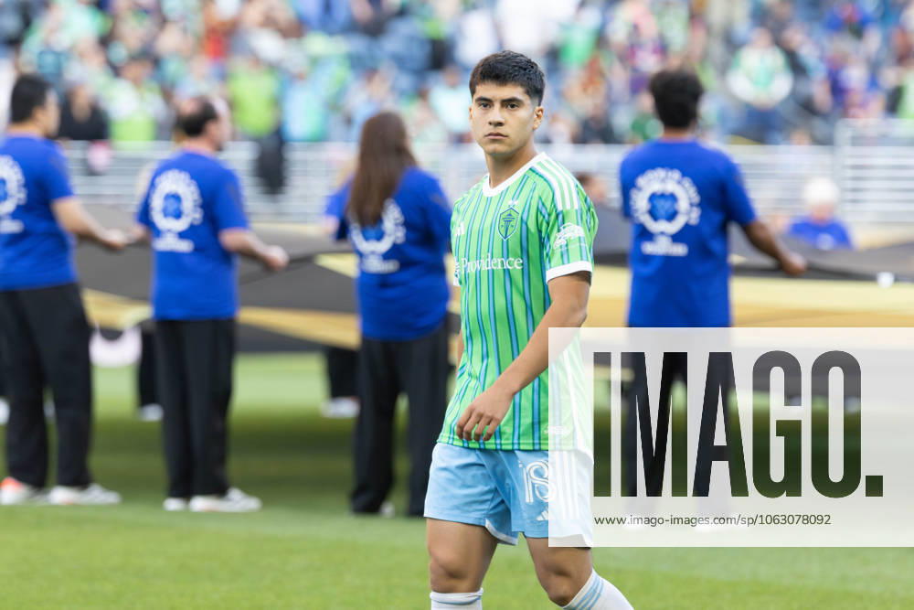 Seattle Sounders FC midfielder Obed Vargas 18 walks onto the field for the start of the game at the FIFA Club World Cup game, Seattle Sounders vs Botafogo, at Lumen Field in Seattle, Washington, USA. Seattle USA - ZUMAl181 20250615_zsp_l181_205