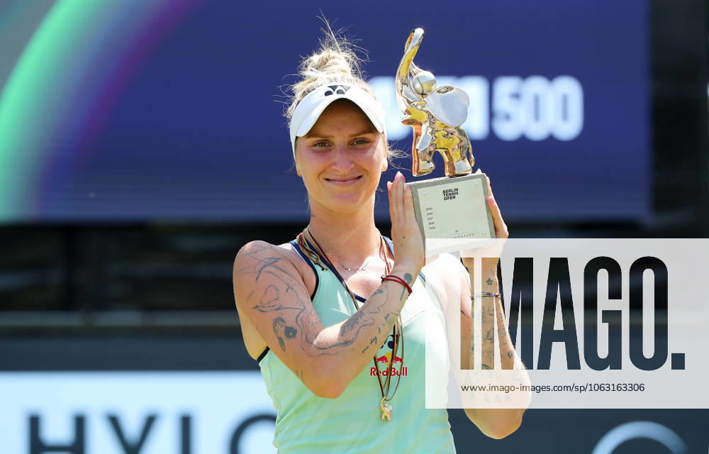 Winner Winner Marketa Vondrousova CZE with trophy in the Steffi Graf Stadium Sport Final HYLO Berlin Tennis Open Women on grass 22 06 2025