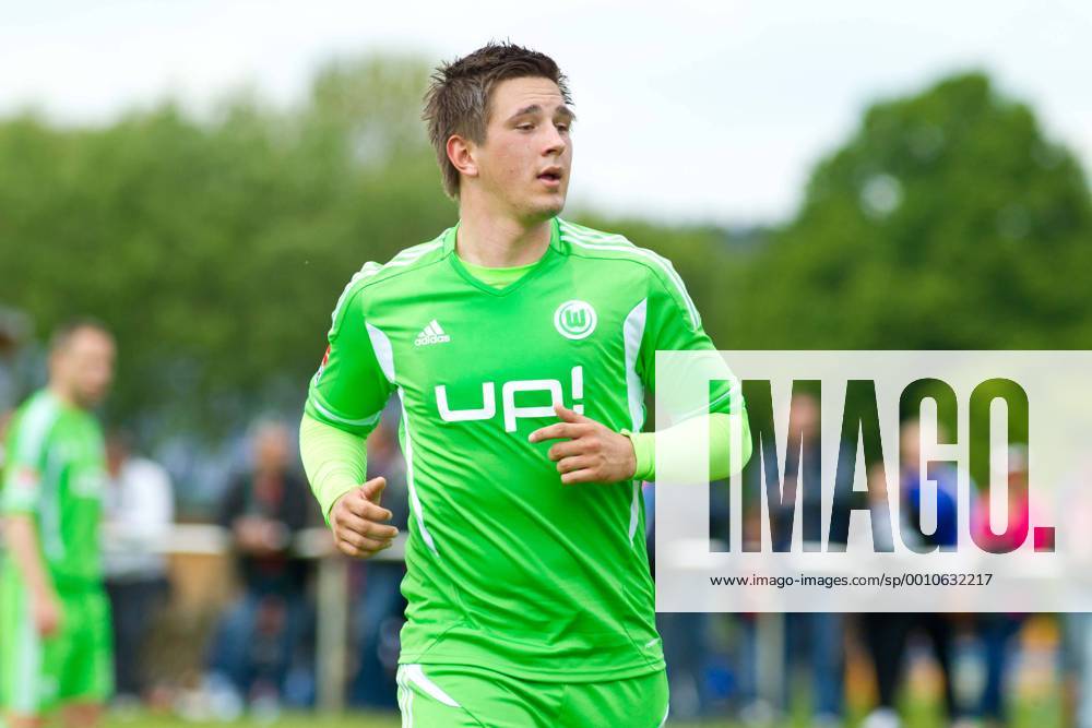 Kevin Pannewitz (VFL Wolfsburg) - Testspiel VFL Wolfsburg vs. Blau Weiss Neuenhofe auf dem Sportplatz Neuenhofe - Einzelbild,Aktion,17.05.2012,Deutschland,Fußball,Mann,