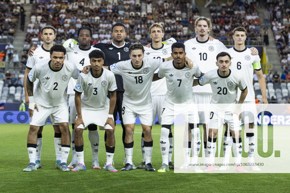 UEFA U21 European Championship, semi-final Germany France 25 06 2025 Team photo Germany Back row from left Max Rosenfelder Germany, 5 , Bright Arrey Mbi Germany, 4 , Noah Atubolu Germany, 1 , Nelson Weiper Germany, 19 , Nick Woltemade Germany, 10 , Eric Martel Germany, 6 Front row from left Nnamdi Collins Germany, 2 , Nathaniel Brown Germany, 3 , Rocco Reitz Germany, 18 , Ansgar Knauff Germany, 7 Paul Nebel Germany, 20 at the UEFA U21 European Championship in the semi-final match Germany France, on 25 06 2025, Kosice Football Arena, Kosice, Slovakia