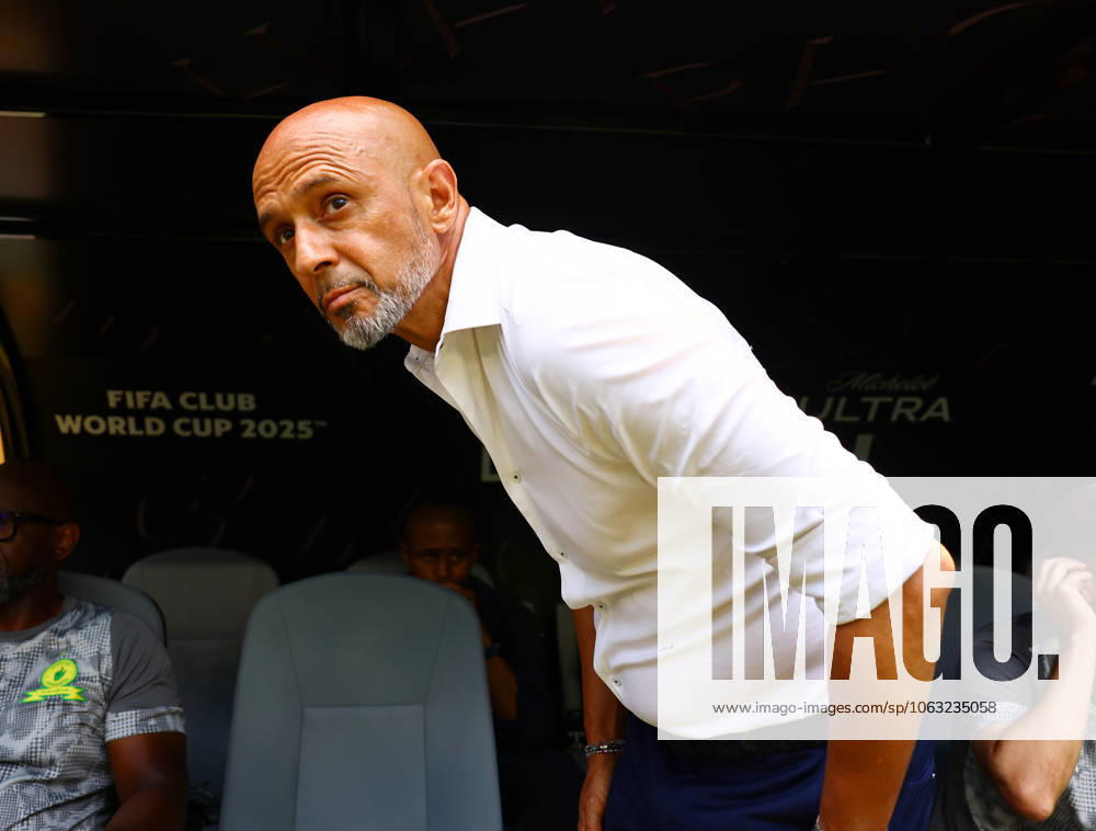 Miami Gardens, USA, 25th June 2025. Miguel Cardoso coach of Mamelodi Sundowns FC during the Mamelodi Sundowns FC vs Fluminense FC FIFA Club World Cup match at Hard Rock Stadium, Miami Gardens. Picture credit should read: David Klein Sportimage . SPI_026_DK_Sundowns__Fluminense SPI-3992-0025