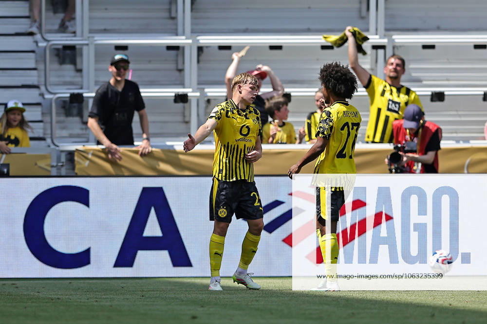TQL Stadium Daniel Svensson of Borussia Dortmund celebrates his goal with Karim Adeyemi during the match between Borussia Dortmund and Ulsan, for the 3rd round of group F of the 2025 FIFA Club World Cup, at the TQL Stadium this Wednesday 25. 30761 (Heuler Andrey SPP)