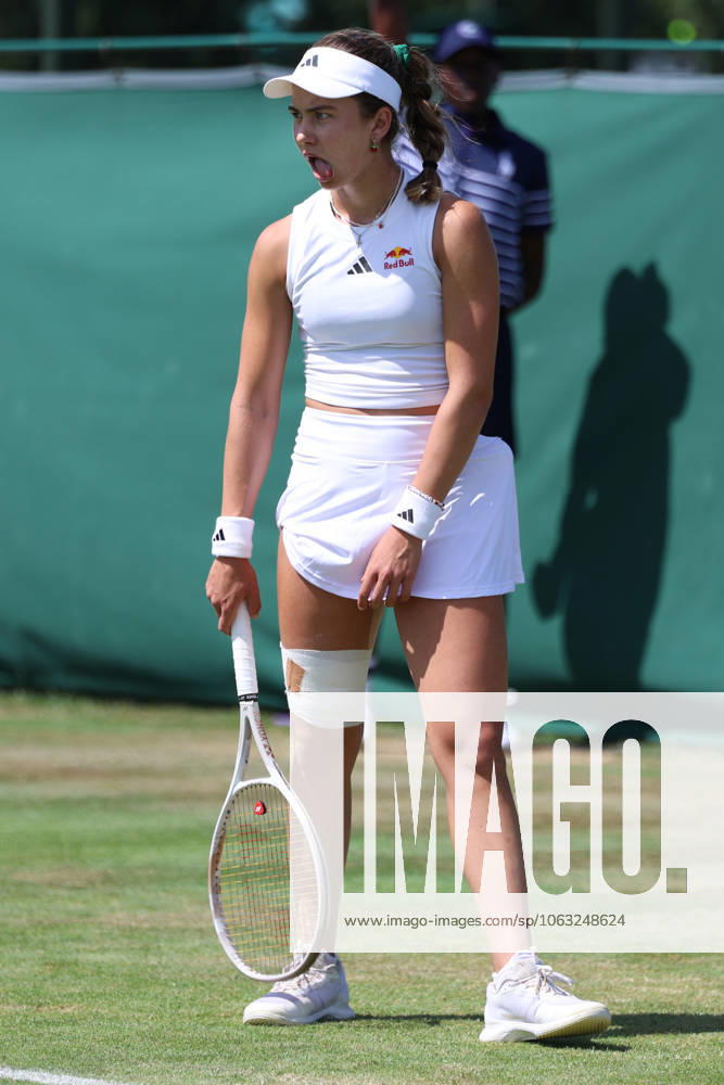 IVA JOVIC of USA during the match against K. Kawa of Poland in the third round of qualification of Championships 2025 at Wimbledon AELTC in London. London United Kingdom - ZUMAc278 20250626_zsp_c278_005