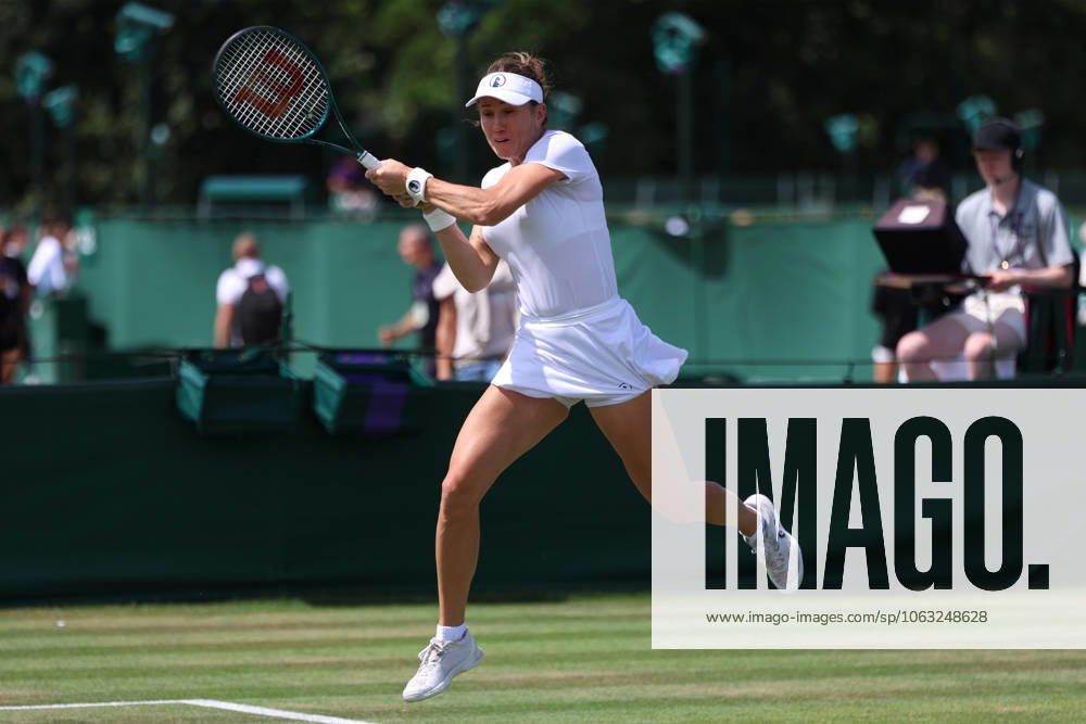 KATARZYNA KAWA of Poland during the match against I. Jovic of USA in the third round of qualification of Championships 2025 at Wimbledon AELTC in London. London United Kingdom - ZUMAc278 20250626_zsp_c278_009