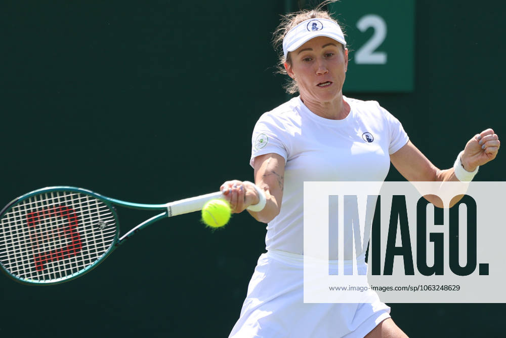 KATARZYNA KAWA of Poland during the match against I. Jovic of USA in the third round of qualification of Championships 2025 at Wimbledon AELTC in London. London United Kingdom - ZUMAc278 20250626_zsp_c278_010