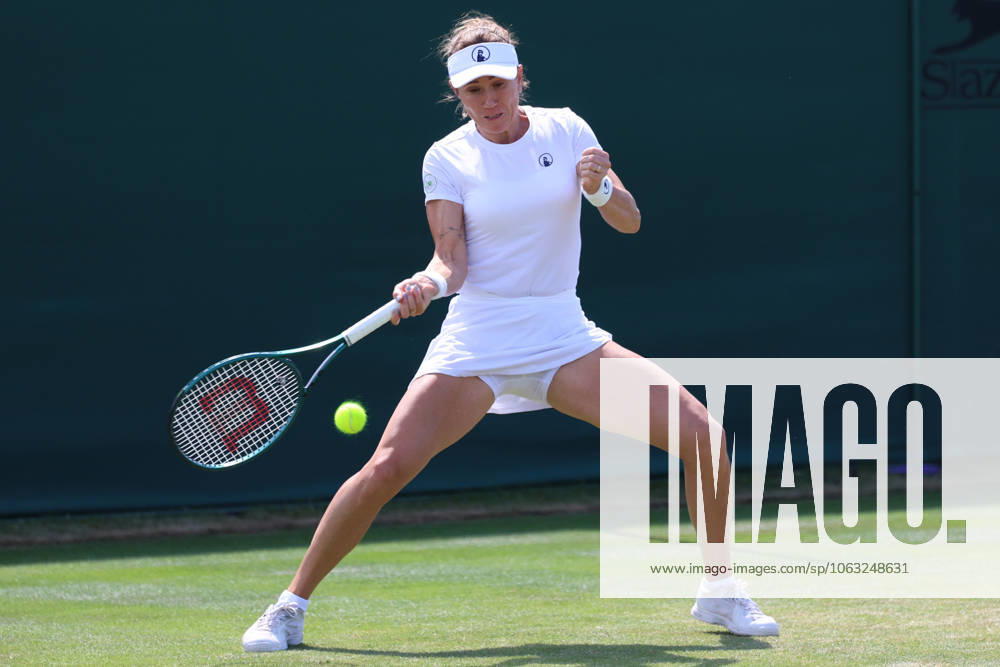 KATARZYNA KAWA of Poland during the match against I. Jovic of USA in the third round of qualification of Championships 2025 at Wimbledon AELTC in London. London United Kingdom - ZUMAc278 20250626_zsp_c278_011