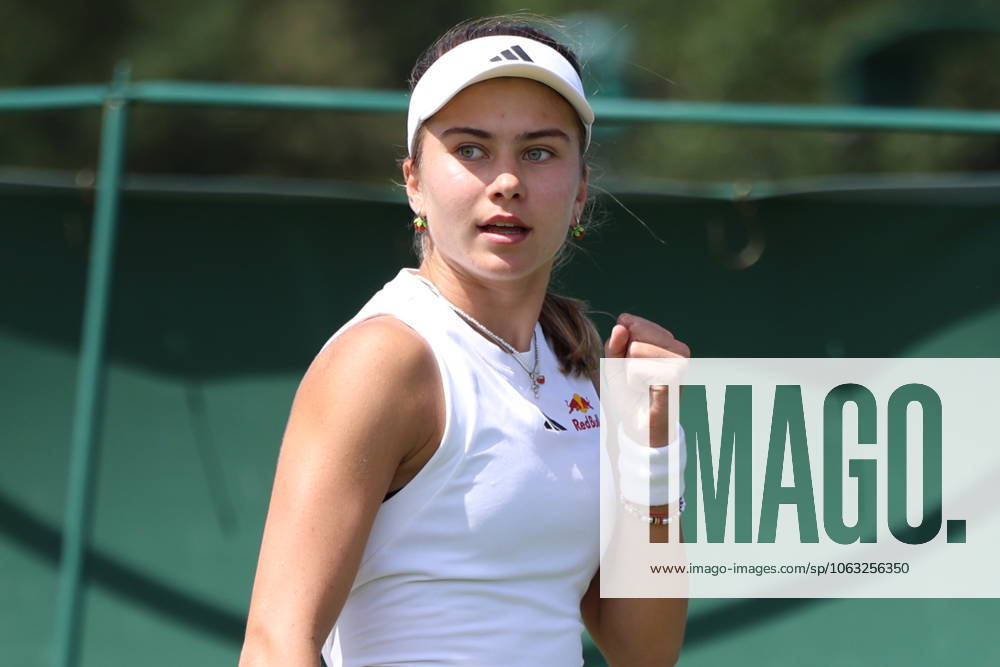 TENIS WIMBLEDON 2025 LONDYN 260625 N Z IVA JOVIC Z USA W MECZU TRZECIEJ RUNDY KWALIFIKACJI PRZECIWKO KATARZYNA KAWA MARCIN CHOLEWINSKI NEWSPIX.PL TENNIS WIMBLEDON 2025 LONDON 26062025 IVA JOVIC OF USA DURING THE MATCH AGAINST KATARZYNA KAWA IN THE THIRD ROUND OF QUALIFICATION NEWSPIX.PL --- newspix.pl