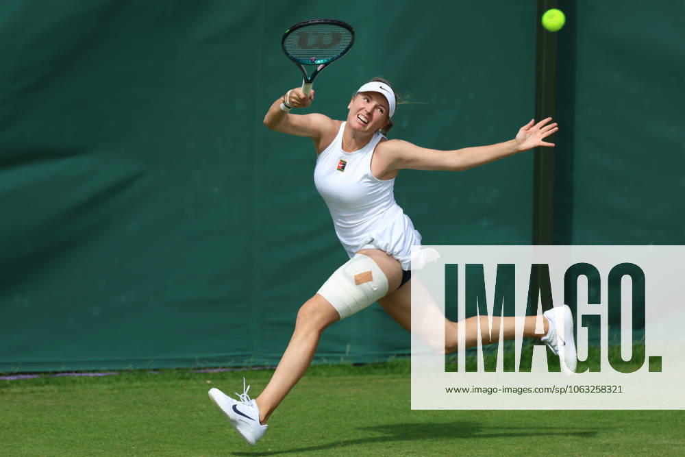 LINDA FRUHVIRTOVA of Czech Republic during the match against E. Shibahara of Japan in the third round of qualification of Championships 2025 at Wimbledon AELTC in London. London England - ZUMAc278 20250626_zsp_c278_013