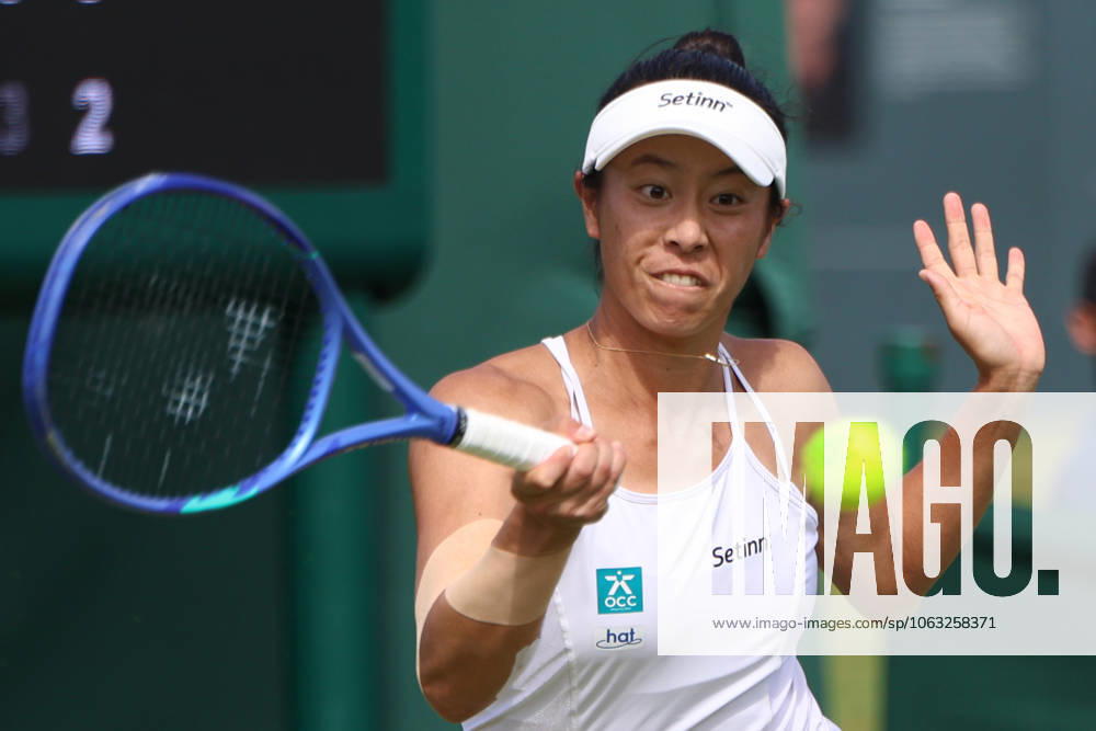 ENA SHIBAHARA of Japan during the match against L. Fruhvirtova of Czech Republic in the third round of qualification of Championships 2025 at Wimbledon AELTC in London. London England - ZUMAc278 20250626_zsp_c278_028