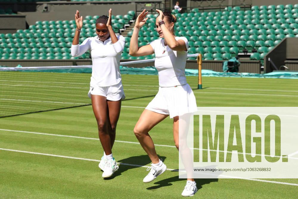 COCO GAUFF of USA and ARYNA SABALENKA during dancing after the practice session before Championships 2025 at Wimbledon AELTC in London. London England - ZUMAc278 20250627_zsp_c278_011