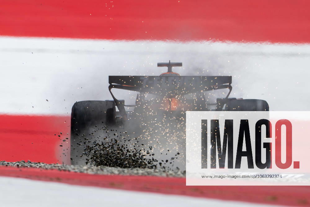 Oscar Piastri McLaren Formula 1 Team, Australia, 81 in MCL39 with sparks flying while riding into the gravel from behind in front of painted flag on the asphalt in the finish curve curve 10, AUT, Formula 1 World Championship, MSC Cruises Grand Prix of Austria, Red Bull Ring Spielberg, Qualifying Day, 2025 season, 28 06 2025 AUT, Formula 1 World Championship, MSC Cruises Grand Prix of Austria, Red Bull Ring Spielberg, Qualifying Day, 2025 season, 28 06 2025 Spielberg