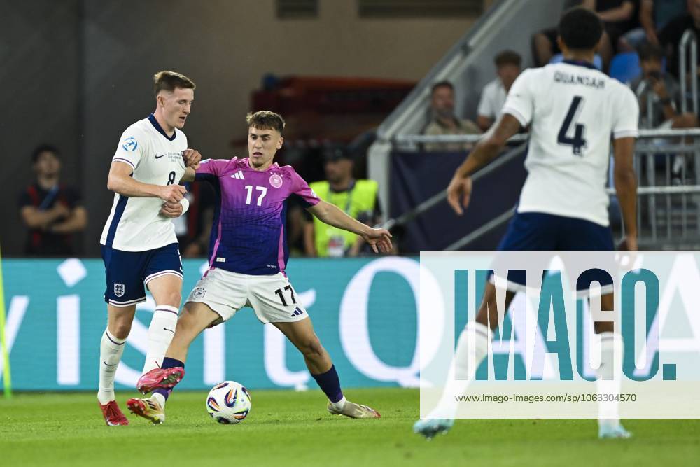 BRATISLAVA - Elliot Anderson of England U21, U 21 Brajan Gruda of Germany U21(l-r) at the National Football Stadium during the Under-21 European Championship, EM, Europameisterschaft final between Young England and Young Germany. ANP Hollandse Hoogte UEFA European Under-21 Championship 2025 Final 2024 25 ANPxSportx xGerritxvanxKeulenxIVx 530647036 originalFilename: 530647036