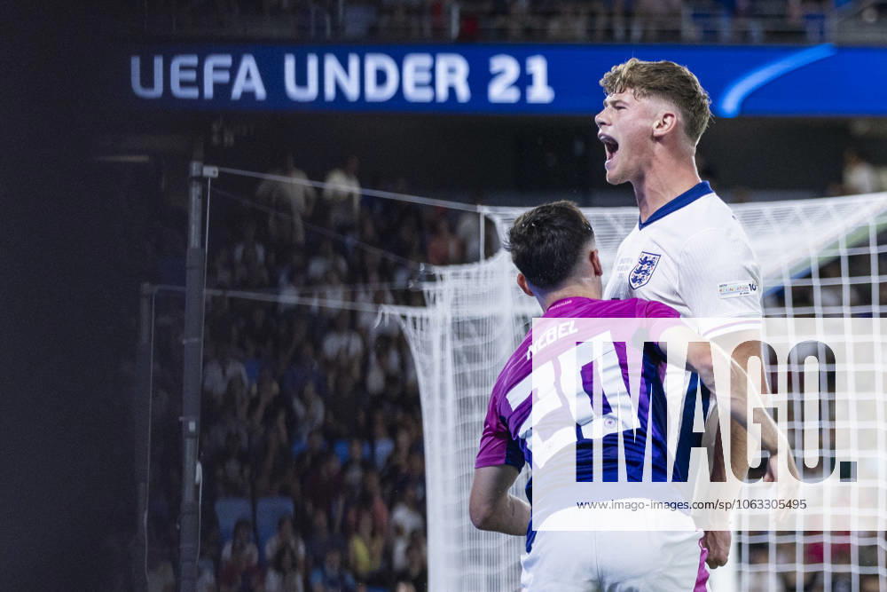 UEFA U21 European Championship, Final England Germany 28 06 2025 Charlie Cresswell England, 5 cheers after a successful defensive action against Paul Nebel Germany, 20 during the UEFA U21 European Championship Final England Germany, on 28 06 2025, National Football Stadium, Bratislava, Slovakia