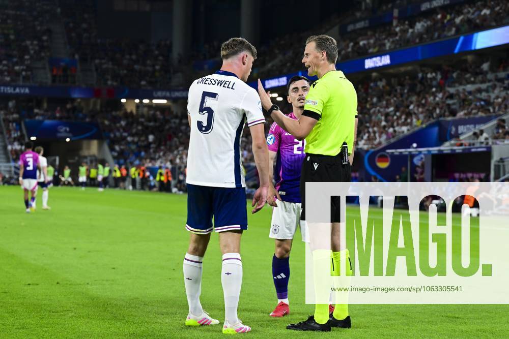 BRATISLAVA - Charlie Cresswell of England U21, U 21 Paul Nebel of Germany U21, referee Sander van der Eijk (l-r) at the National Football Stadium during the Under-21 European Championship, EM, Europameisterschaft final between Young England and Young Germany. ANP Hollandse Hoogte UEFA European Under-21 Championship 2025 Final 2024 25 ANPxSportx xGerritxvanxKeulenxIVx 530648526 originalFilename: 530648526