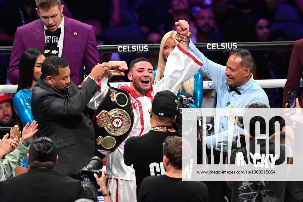 Bilder des Jahres 2025, Sport 06 Juni Avious Griffin vs. Julian Rodriguez - Premiere Boxing Championship ANAHEIM, CALIFORNIA - JUNE 28: Julian Rodriguez reacts after he knocked Avious Griffin out at round 10 for their welterweight world titles of the Premiere Boxing Championship on Saturday night at Honda Center in Anaheim of Los Angeles County, California United States on June 28, 2025. Tayfun Coskun Anadolu California United States. Editorial use only. Please get in touch for any other usage.