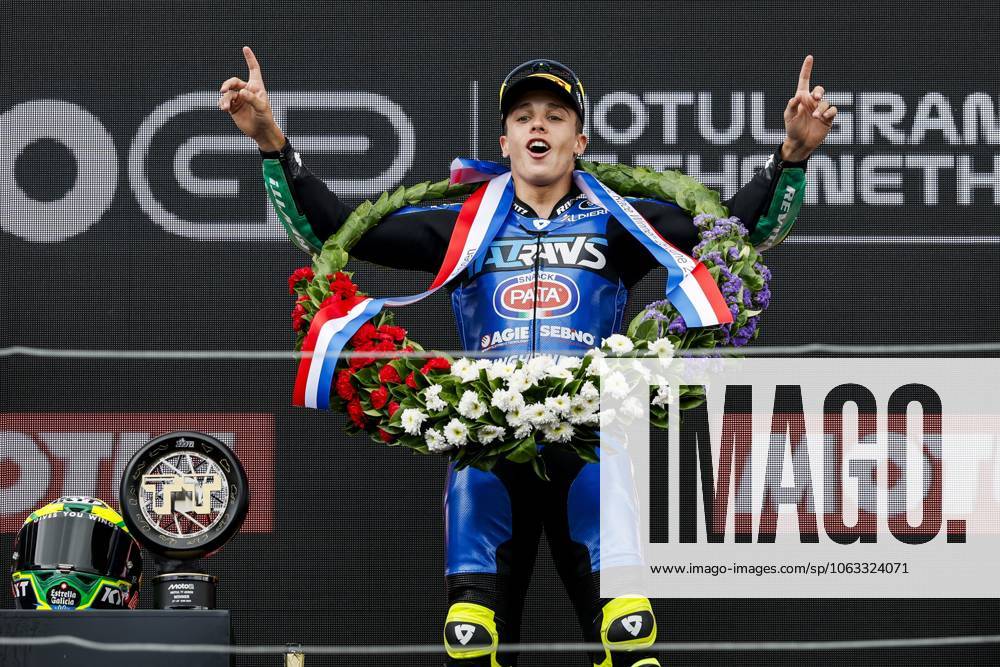 Bilder des Jahres 2025, Sport 06 Juni ASSEN - Diogo Moreira (BRA) on the podium after the Moto2 race at the 100th Edition of the TT of Assen. ANP VINCENT JANNINK ANPxSportx IVx 530680597 originalFilename: 530680597