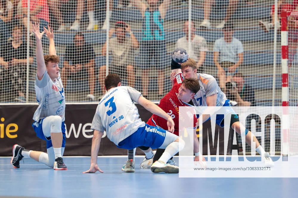 2 Handball Bundesliga, Catch-up match, TuSEM Essen Dessau Rosslauer HV 06, f l Tim Maximilian Hertzfeld Dessau Rosslauer HV 06 , Fynn Gonschor Dessau Rosslauer HV 06 , Valentin Clarius TuSEM Essen , Luka Baumgart Dessau Rosslauer HV 06 , Essen Sporthalle Am Hallo NRW Germany xRHR PHOTO DEx