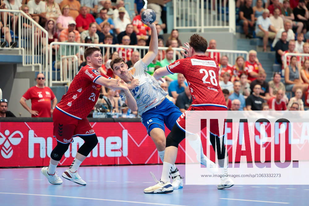 2 Handball Bundesliga, Catch-up match, TuSEM Essen Dessau Rosslauer HV 06, f l Luis Buschhaus TuSEM Essen , Marcel Nowak Dessau Rosslauer HV 06 , Valentin Clarius TuSEM Essen , Essen Sporthalle Am Hallo NRW Germany xRHR PHOTO DEx