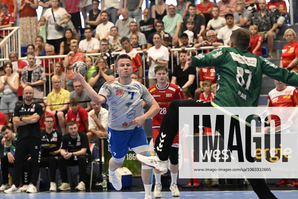 GER, 2 HBL, replay, Tusem Essen vs Dessau Rosslauer HV 06 29 6 2025 Essen, Sporthalle am Hallo, GER, 2 HBL, replay, Tusem Essen vs Dessau Rosslauer HV 06 2 HBL regulations prohibit any use of photographs as image sequences and or quasi video in the picture Carl Phillip Haake Dessau Rosslauer HV06 7 vs goalkeeper Dominik Plaue Tusem Essen 87 NordphotoxGmbHx xFreund nph00018