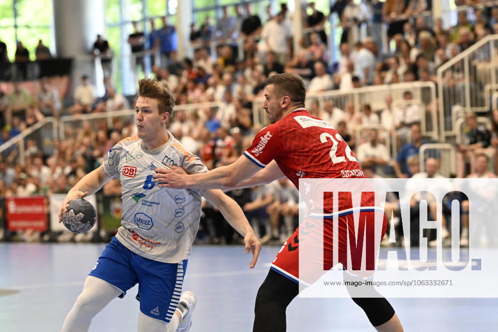 GER, 2 HBL, Repechage, Tusem Essen vs Dessau Rosslauer HV 06 29 6 2025 Essen, Sporthalle am Hallo, GER, 2 HBL, Repechage, Tusem Essen vs Dessau Rosslauer HV 06 2 HBL regulations prohibit any use of photographs as image sequences and or quasi video in the picture Fritz Leon Haake Dessau Rosslauer HV06 6 vs Dennis Szczesny Tusem Essen 22 NordphotoxGmbHx xFreund nph00018