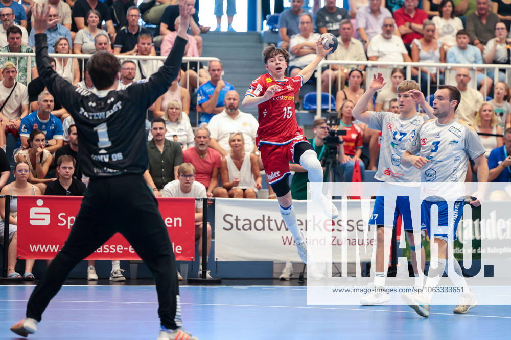2 Handball Bundesliga, Catch-up match, TuSEM Essen Dessau Rosslauer HV 06, f l Goalkeeper Janik Patzwaldt Dessau Rosslauer HV 06 , Danilo Zunic TuSEM Essen , Essen Sporthalle Am Hallo NRW Germany xRHR PHOTO DEx