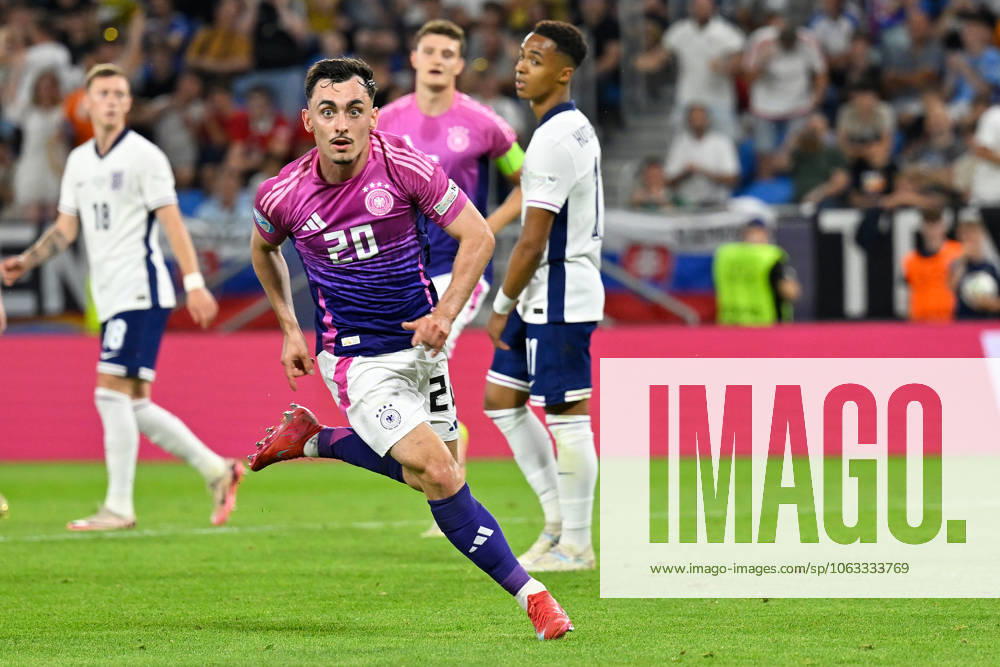 Bratislava, Narodny futbalovy stadion Tehelne Pole, 28 06 25, SVK, Herren, UEFA U21 Europameisterschaft, Finale, England Deutschland Bild Paul NEBEL Deutschland jubiliert nach seinem Tor zum 2 2 UEFA regulations prohibit any use of photographs as image sequences and or quasi video Bratislava Slowakei